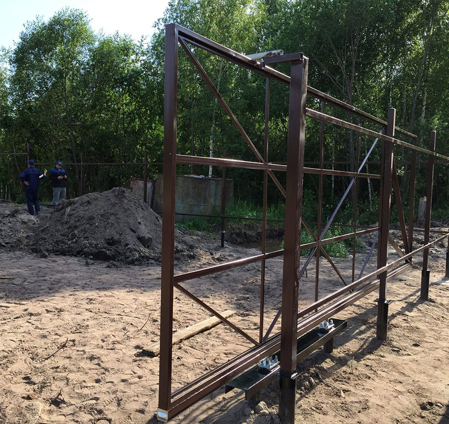 Варианты ворот на винтовых сваях в Кемеровской области